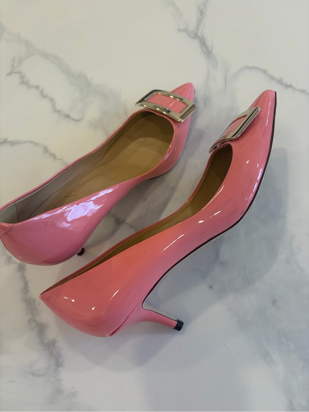 Roger Vivier Coral Pink Patent Pointed-Toe Kitten Heels with Buckle - Picture 3 of 5